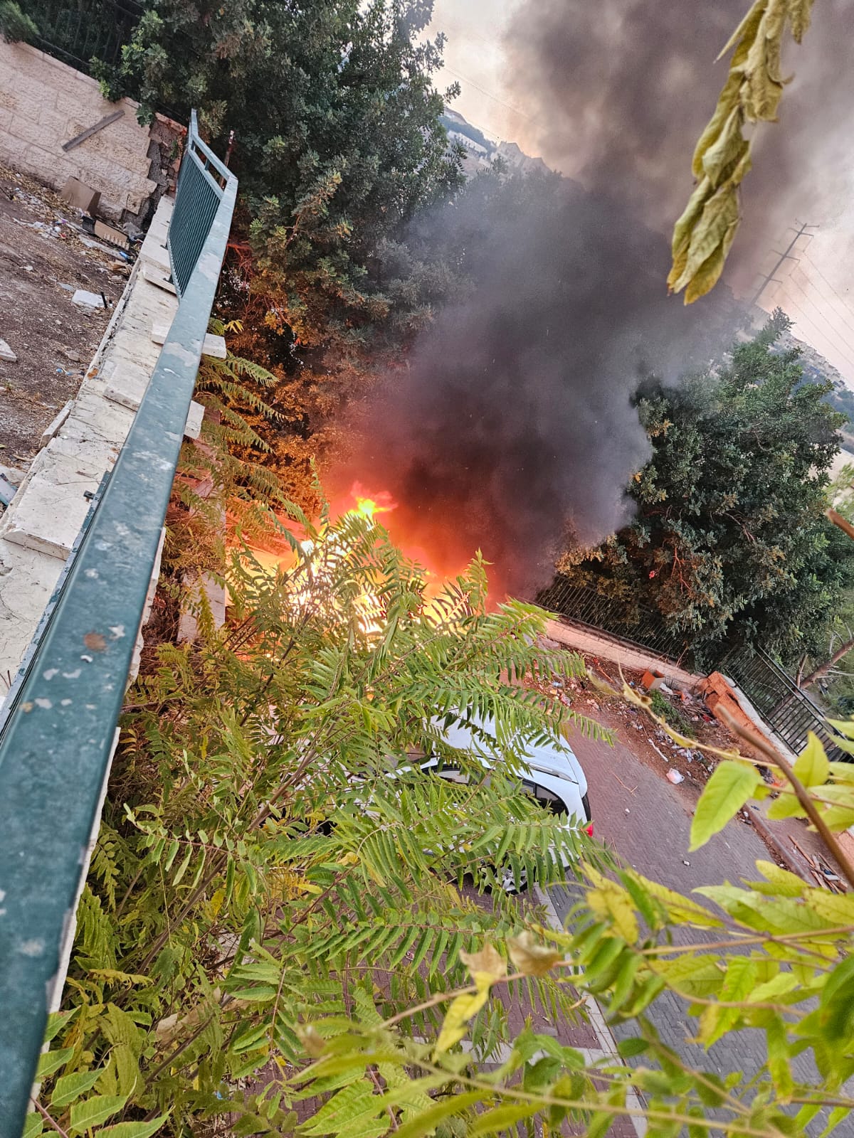 שריפה בבית שמש בעקבות נפילת שברי יירוט, הבוקר