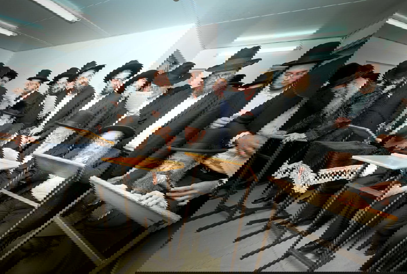 רבבות התכנסו בתפילה | תיעוד ממעמד התפילה במעונו של הגר"ד לנדו