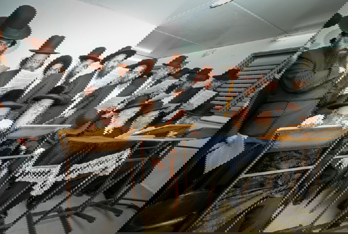 רבבות התכנסו בתפילה | תיעוד ממעמד התפילה במעונו של הגר"ד לנדו