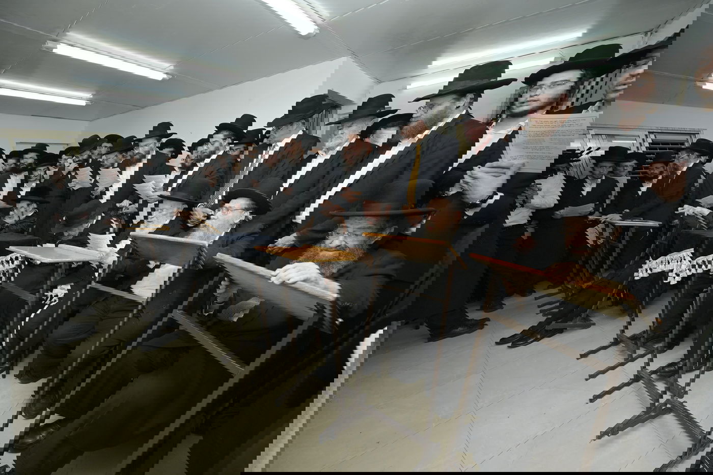 רבבות התכנסו בתפילה | תיעוד ממעמד התפילה במעונו של הגר"ד לנדו