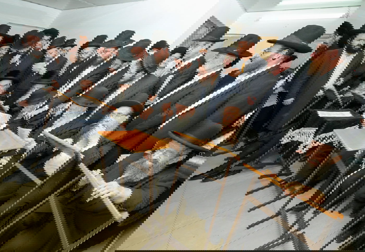 רבבות התכנסו בתפילה | תיעוד ממעמד התפילה במעונו של הגר"ד לנדו