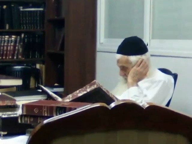 ראש הישיבה לומד היום בביתו