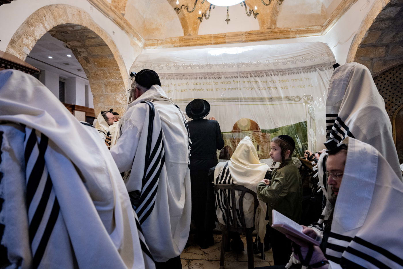 מתפללים בקבר רחל