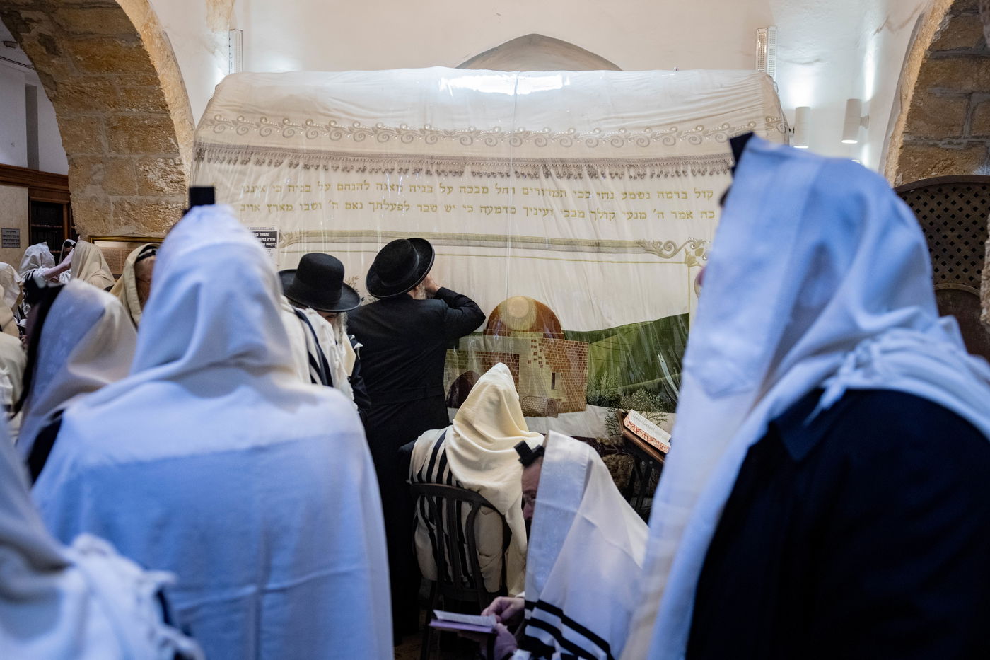 מתפללים בקבר רחל