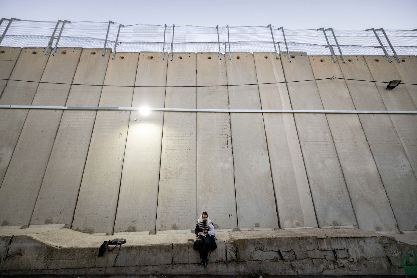 מתפללים בקבר רחל