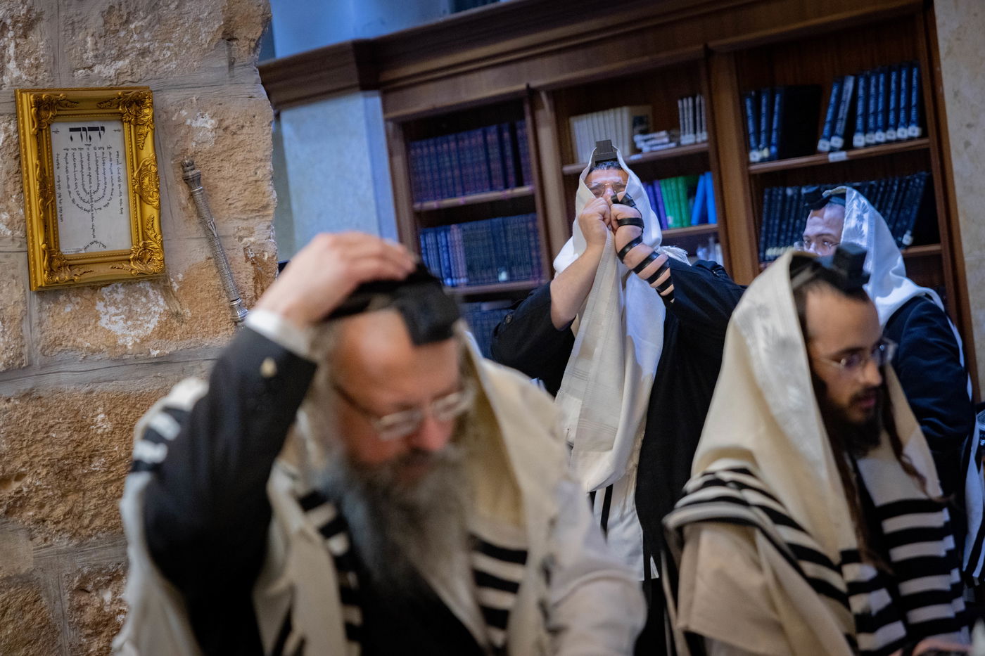 מתפללים בקבר רחל