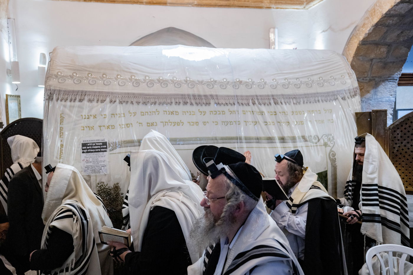 מתפללים בקבר רחל