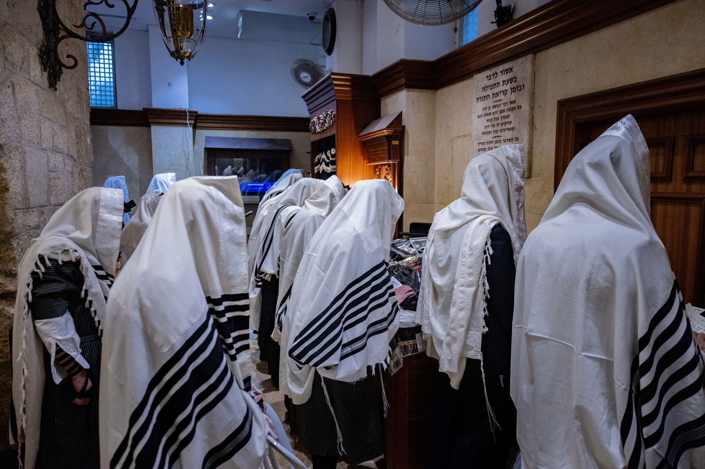 מתפללים בקבר רחל