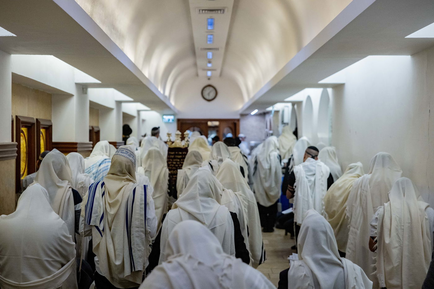 מתפללים בקבר רחל