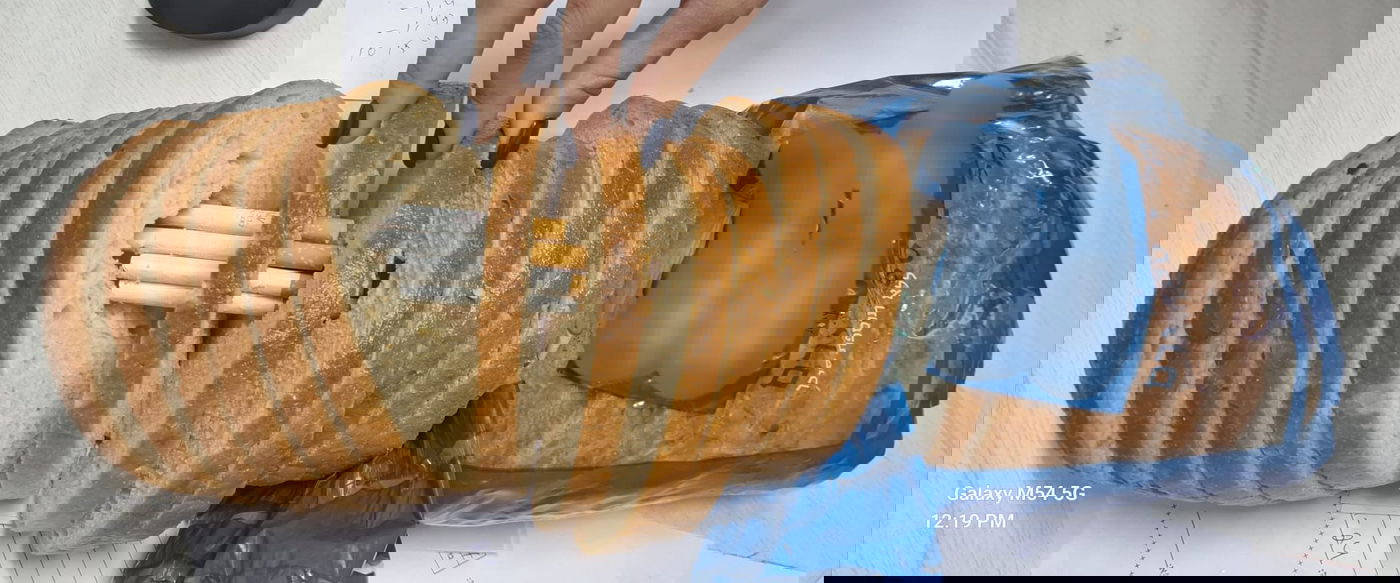 הסיגריות בתוך הלחם