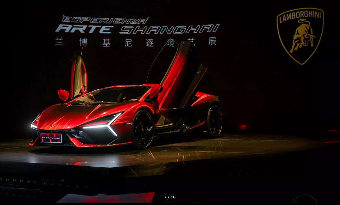 להבות קוסמיות מצוירות ביד. דגם הרבולטו 