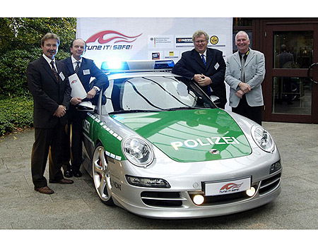 בשירות המשטרה הגרמנית. פורשה 911