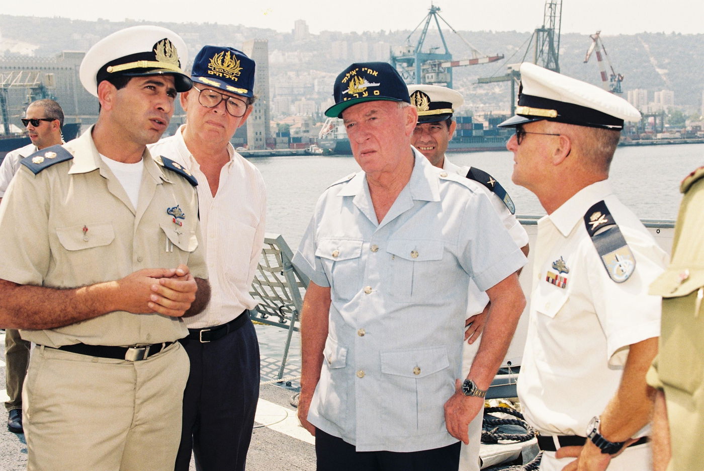 ראש הממשלה יצחק רבין, סגן שר הבטחון מוטה גור , מפקד חיל הים אלוף עמי איילון ויואב גלנט