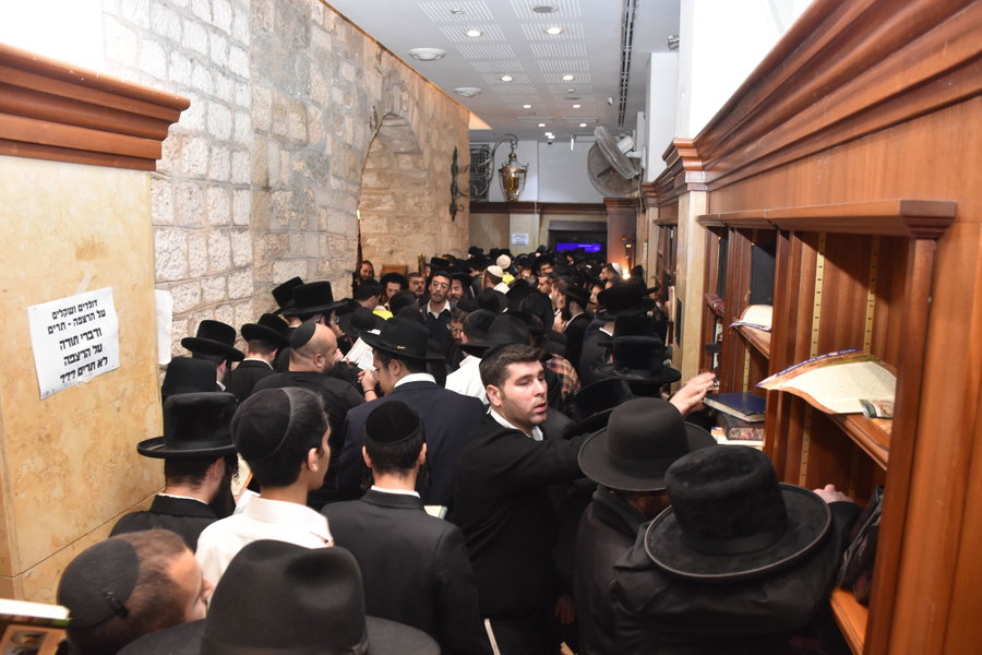 קולך מבכי | המונים התרפקו על קברה של רחל אמנו
