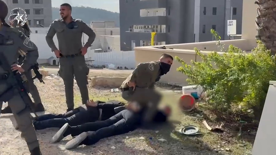 פשיטת המשטרה על המתחם