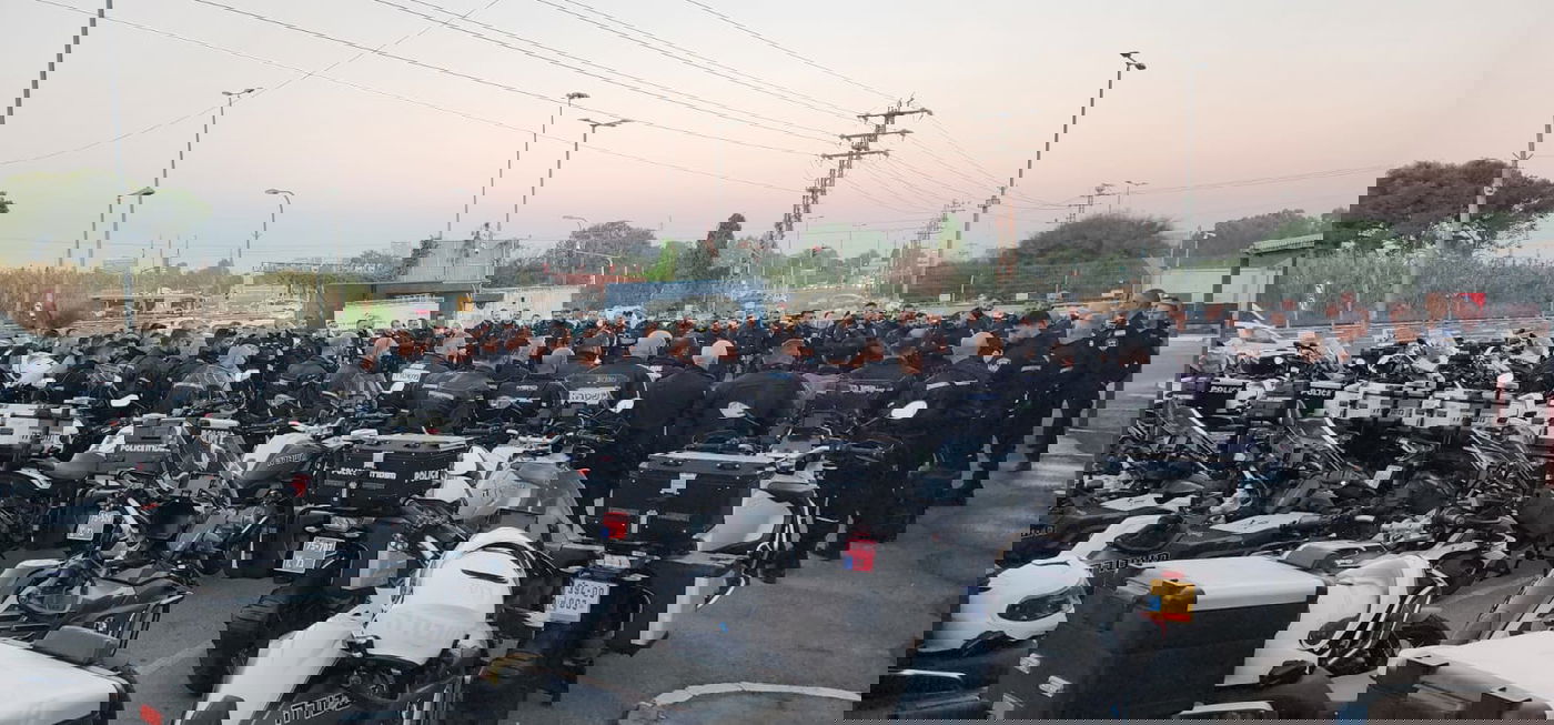 השוטרים לפני היציאה למבצע