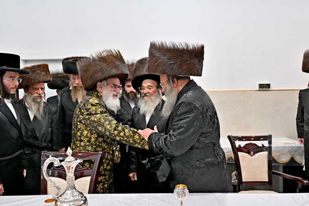 האדמו"ר מויז'ניץ באירוסי נכד הגה"צ רבי אליעזר ארנסטר 