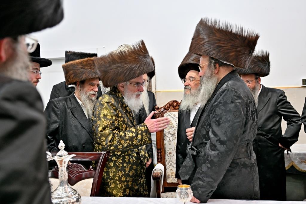 האדמו"ר מויז'ניץ באירוסי נכד הגה"צ רבי אליעזר ארנסטר 