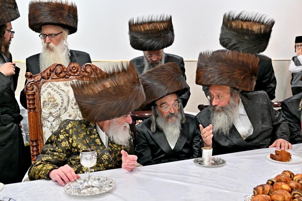 האדמו"ר מויז'ניץ באירוסי נכד הגה"צ רבי אליעזר ארנסטר 