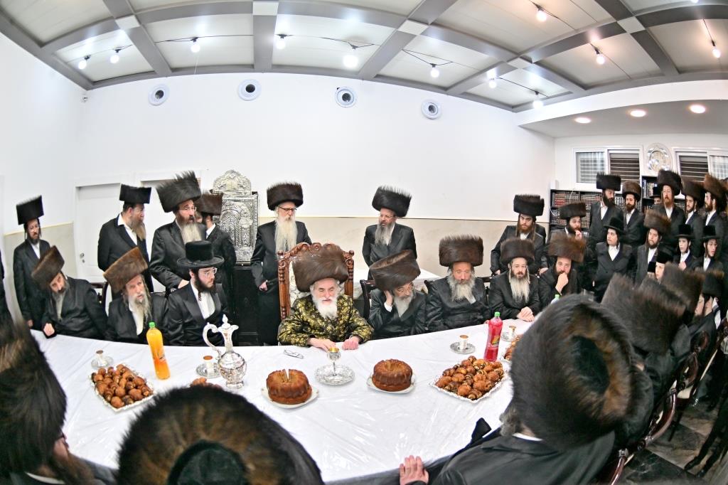 האדמו"ר מויז'ניץ באירוסי נכד הגה"צ רבי אליעזר ארנסטר 