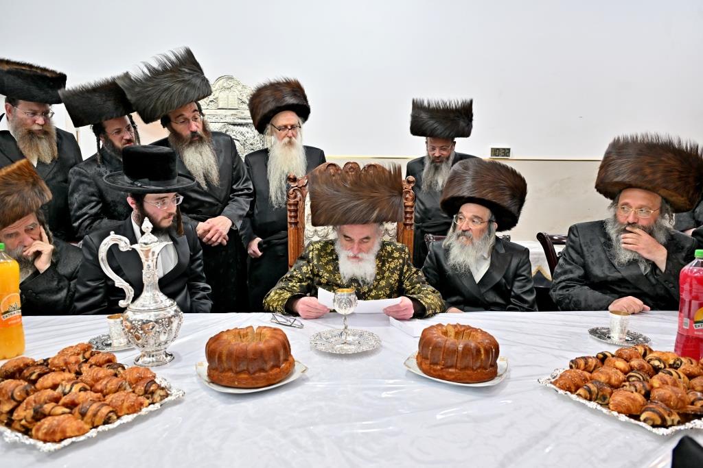 האדמו"ר מויז'ניץ באירוסי נכד הגה"צ רבי אליעזר ארנסטר 