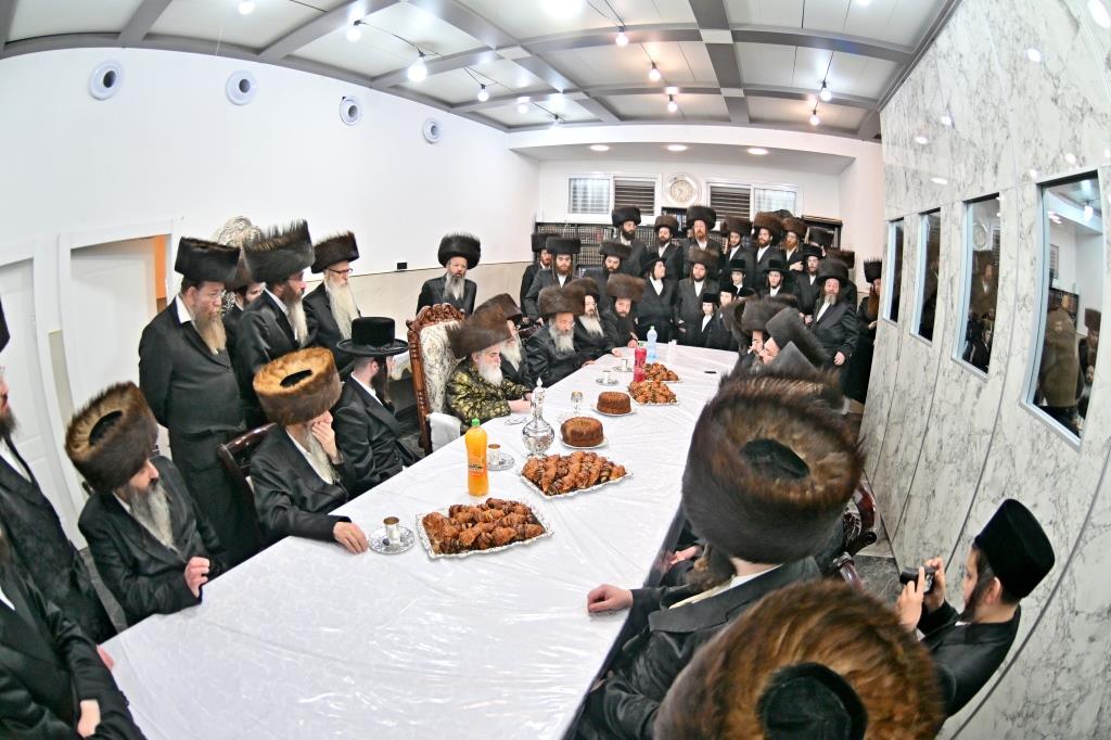 האדמו"ר מויז'ניץ באירוסי נכד הגה"צ רבי אליעזר ארנסטר 