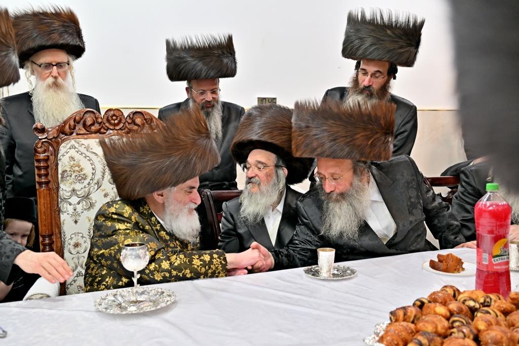 האדמו"ר מויז'ניץ באירוסי נכד הגה"צ רבי אליעזר ארנסטר 