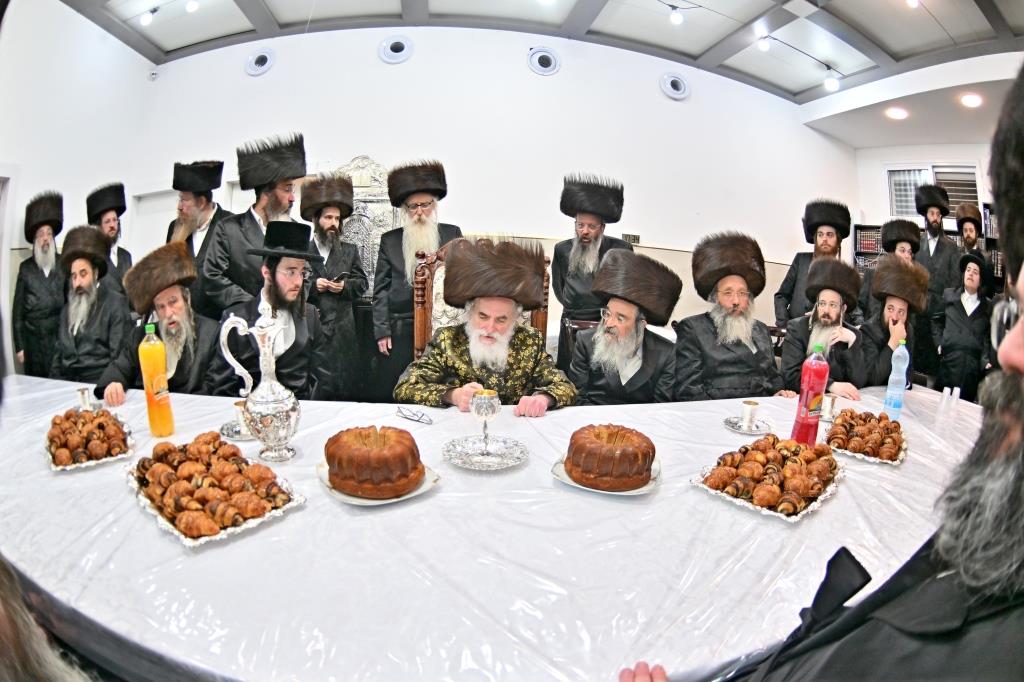 האדמו"ר מויז'ניץ באירוסי נכד הגה"צ רבי אליעזר ארנסטר 