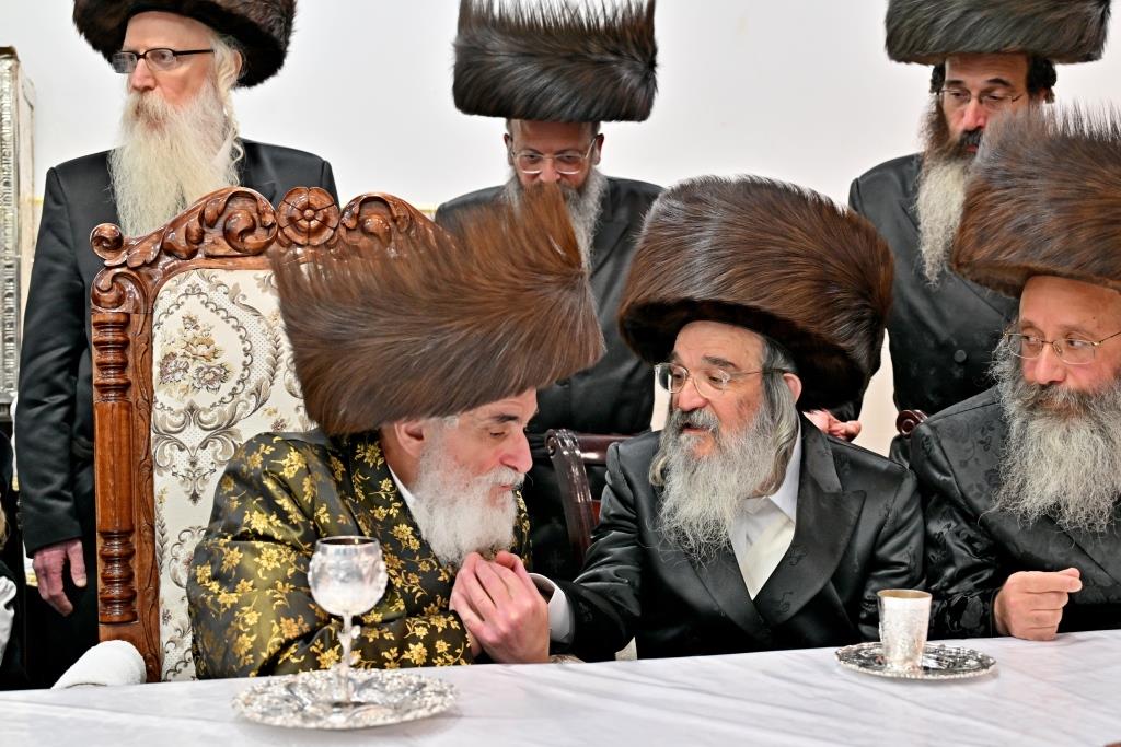 האדמו"ר מויז'ניץ באירוסי נכד הגה"צ רבי אליעזר ארנסטר 