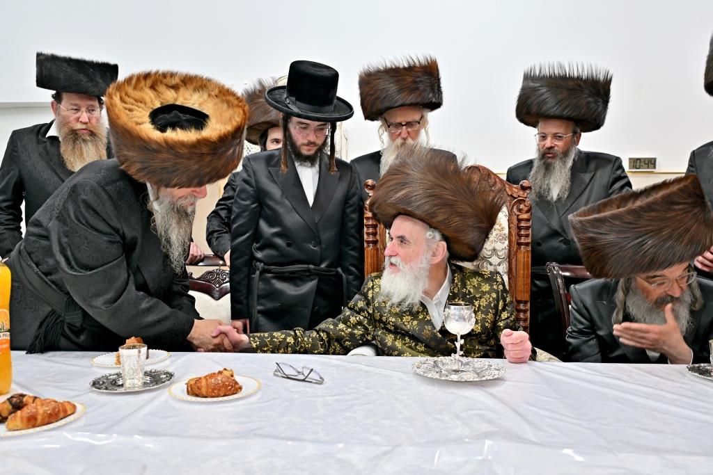 האדמו"ר מויז'ניץ באירוסי נכד הגה"צ רבי אליעזר ארנסטר 