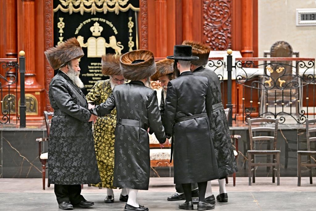 האדמו"ר מויז'ניץ באירוסי נכד הגה"צ רבי אליעזר ארנסטר 