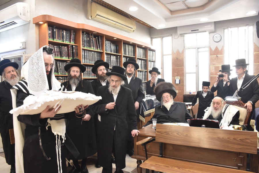 שמחת הברית בחצרות נאראל - ספינקא