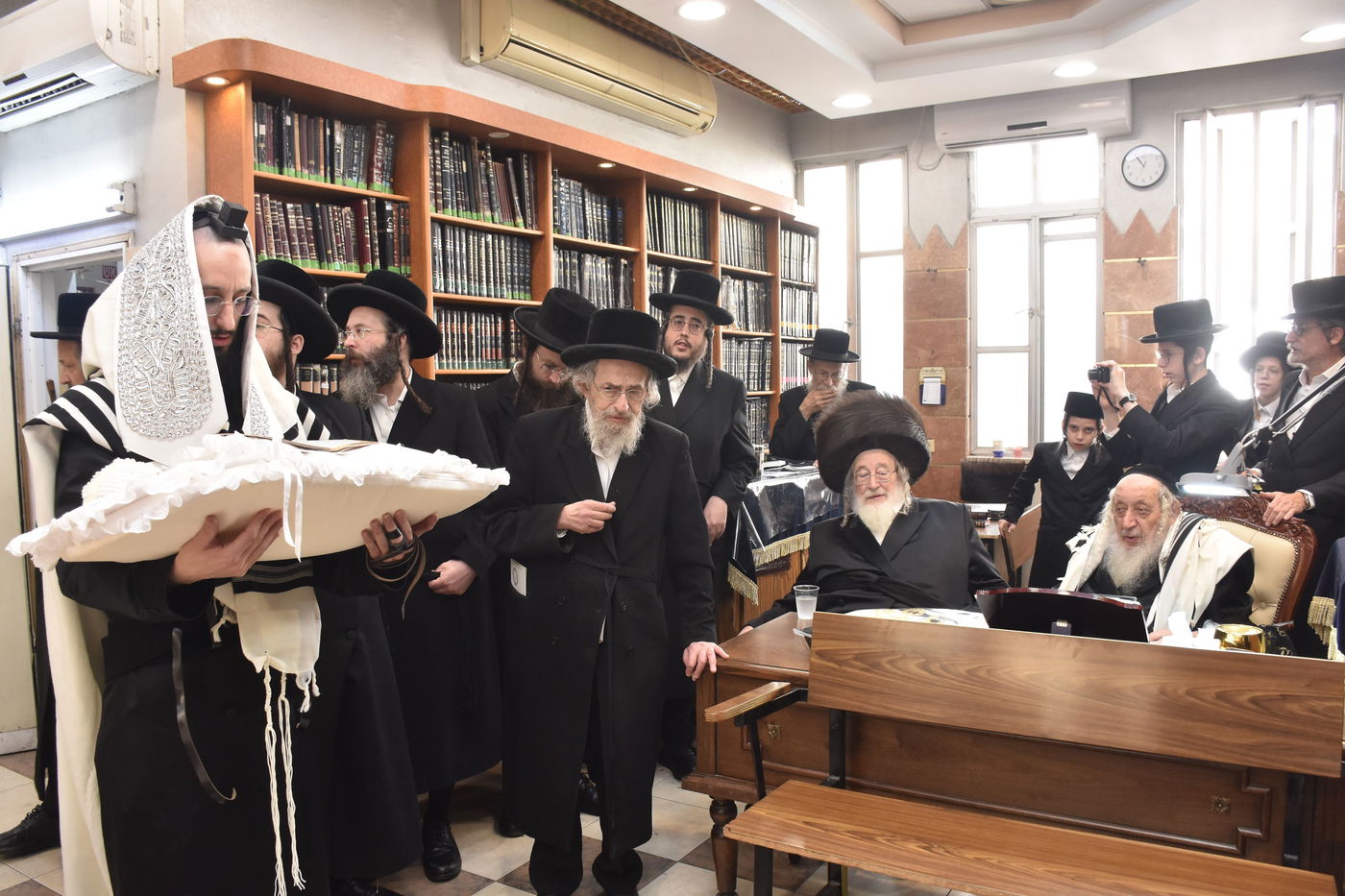 שמחת הברית בחצרות נאראל - ספינקא 