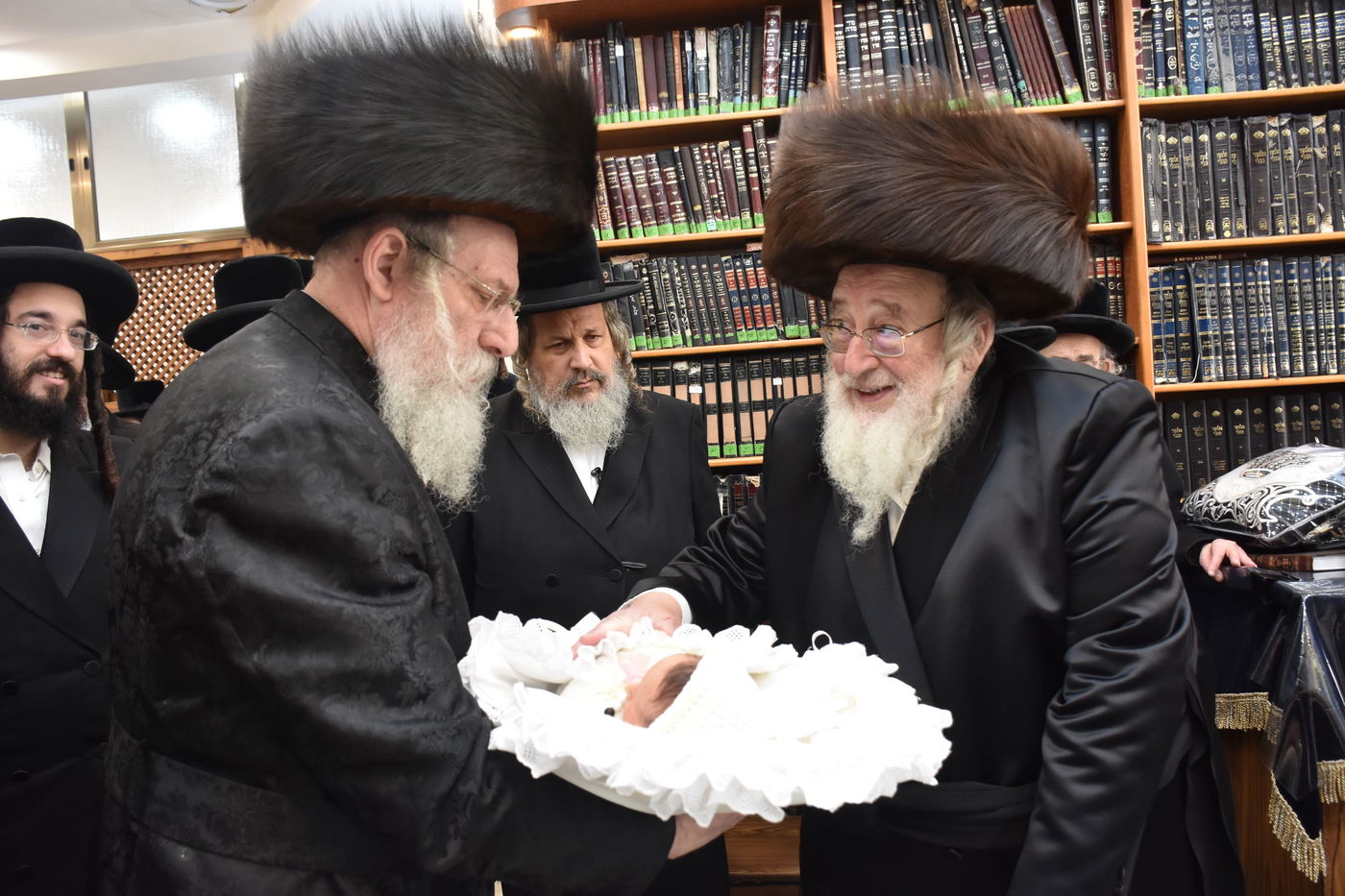 שמחת הברית בחצרות נאראל - ספינקא 