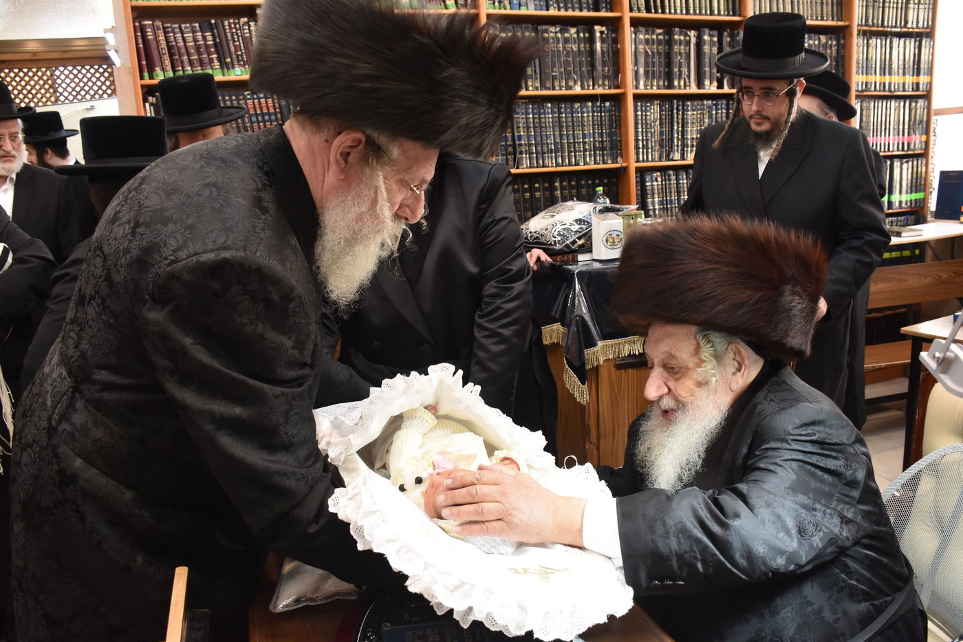 שמחת הברית בחצרות נאראל - ספינקא 