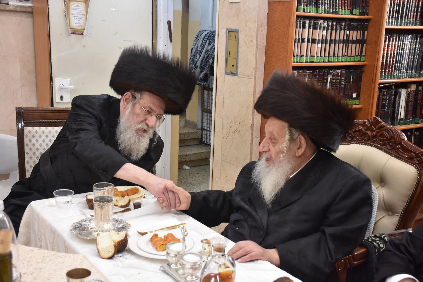 שמחת הברית בחצרות נאראל - ספינקא 