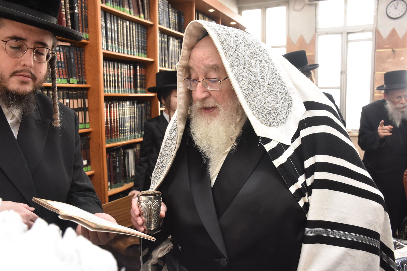 שמחת הברית בחצרות נאראל - ספינקא 