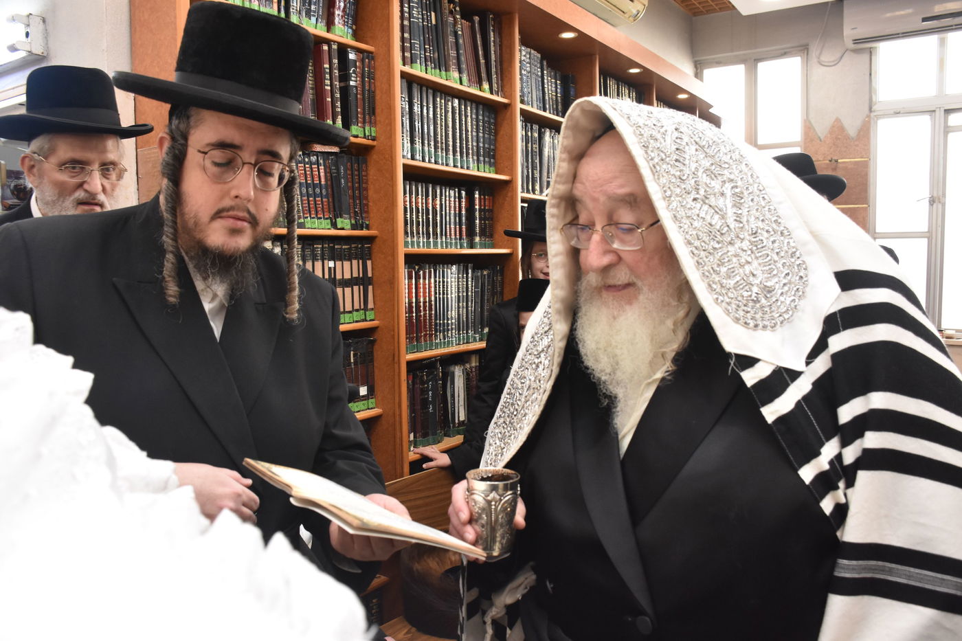 שמחת הברית בחצרות נאראל - ספינקא 