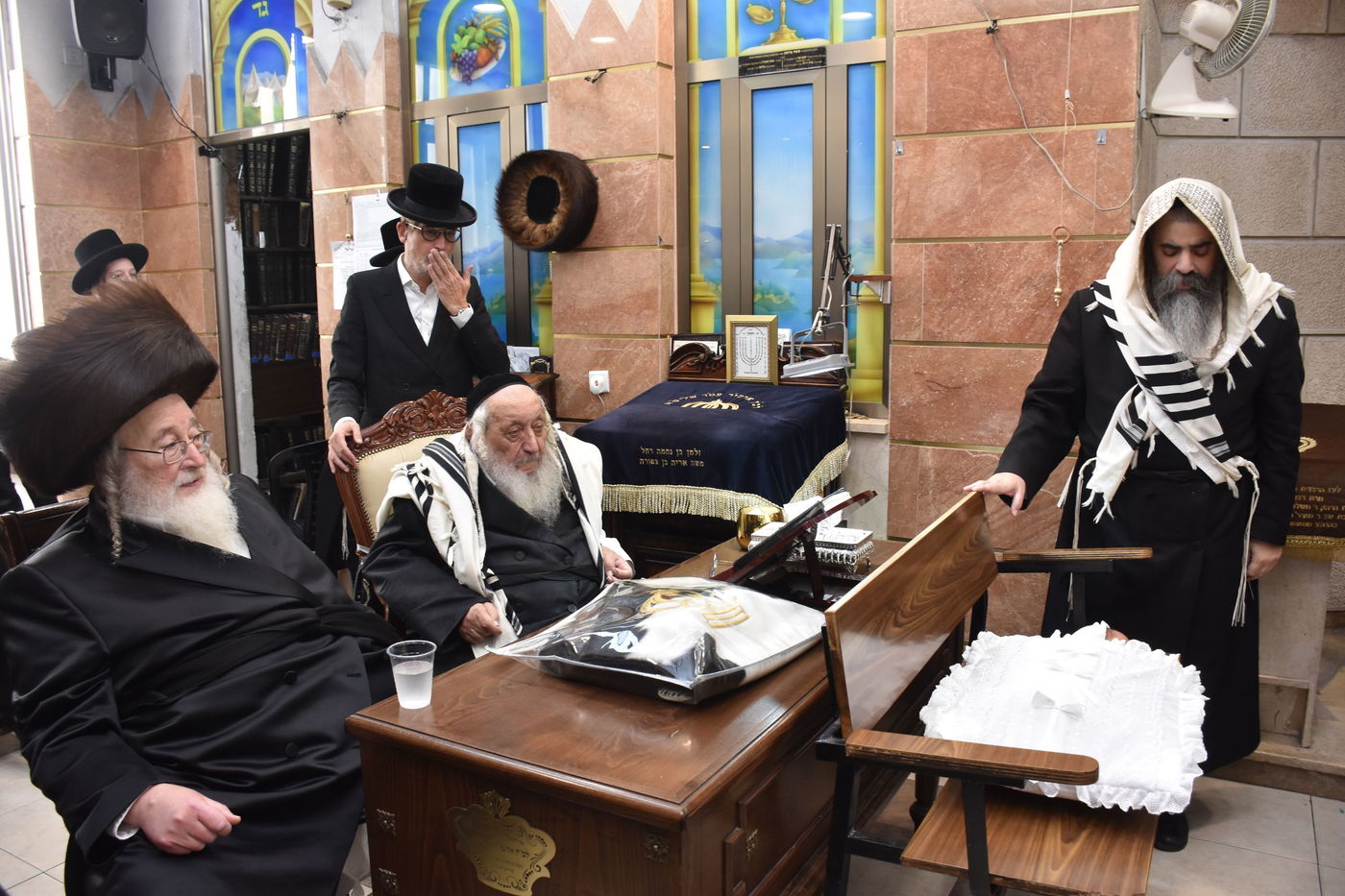 שמחת הברית בחצרות נאראל - ספינקא 