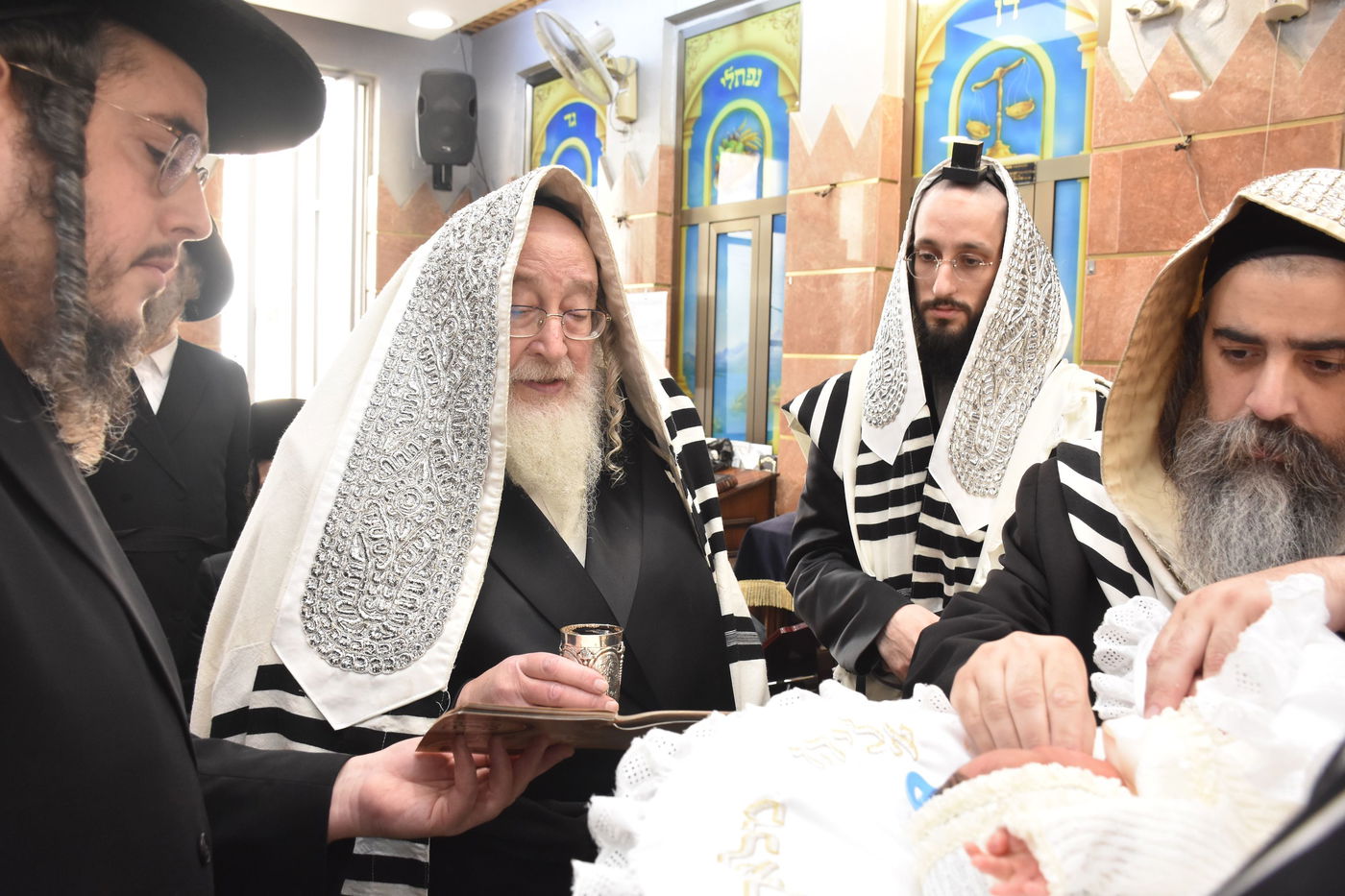 שמחת הברית בחצרות נאראל - ספינקא 