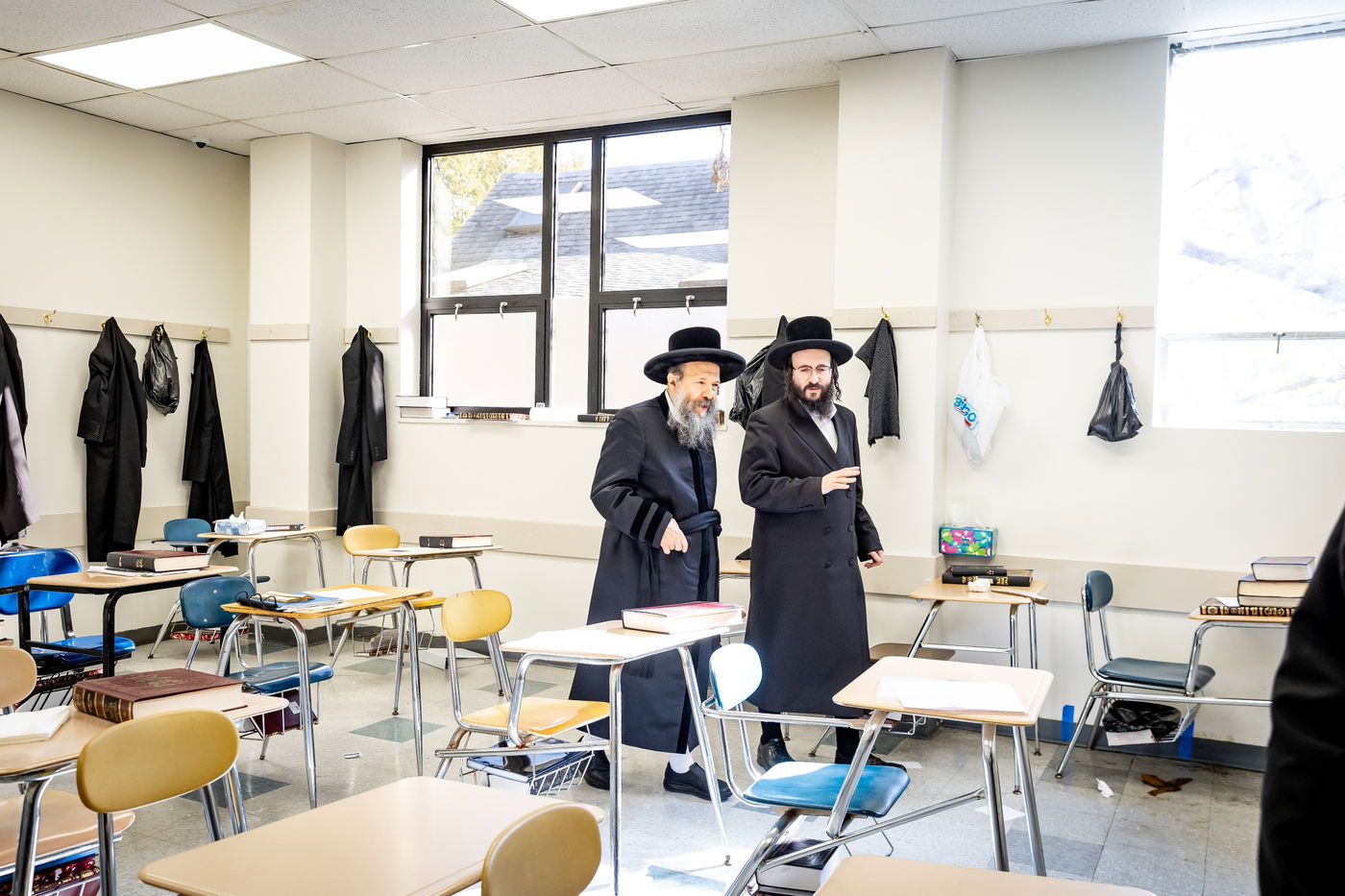 האדמו"R מבאבוב 45 בפתיחת זמן החורף בישיבתו במאנסי