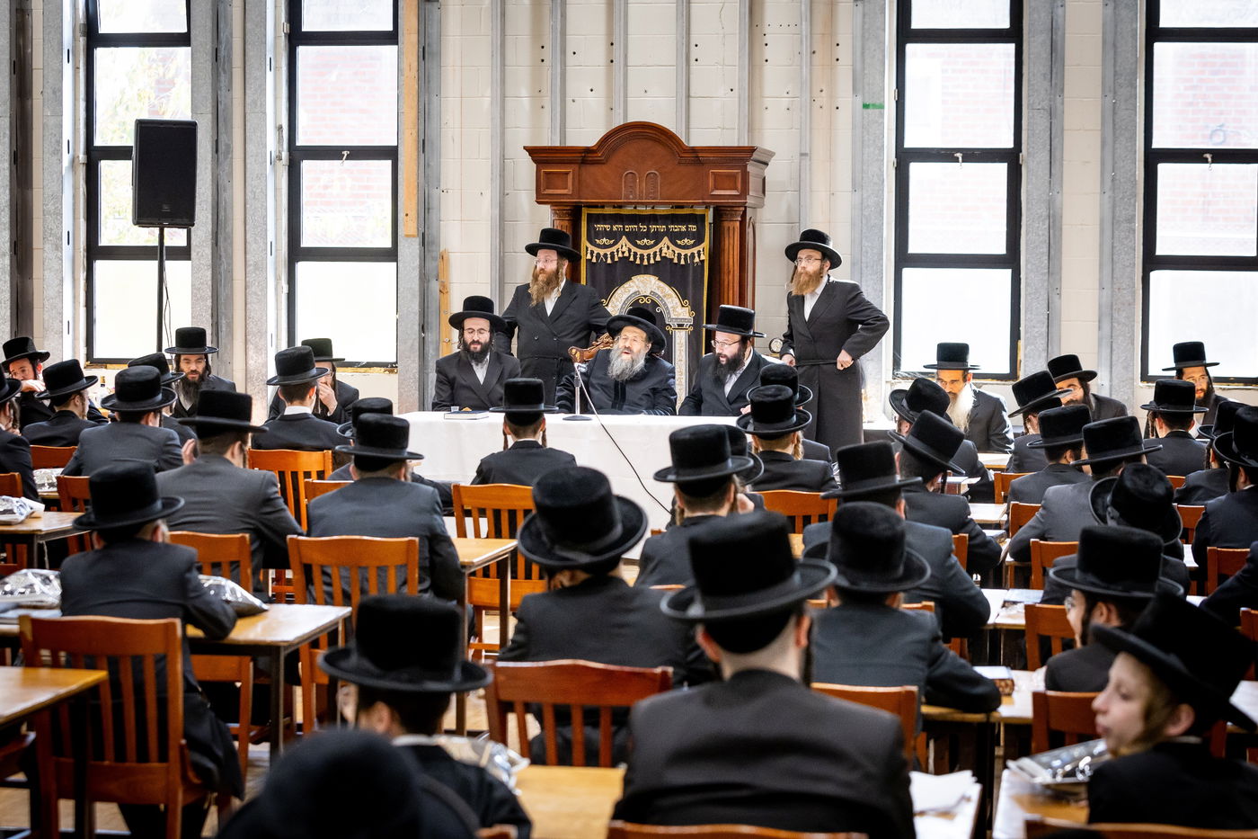 האדמו"R מבאבוב 45 בפתיחת זמן החורף בישיבתו במאנסי