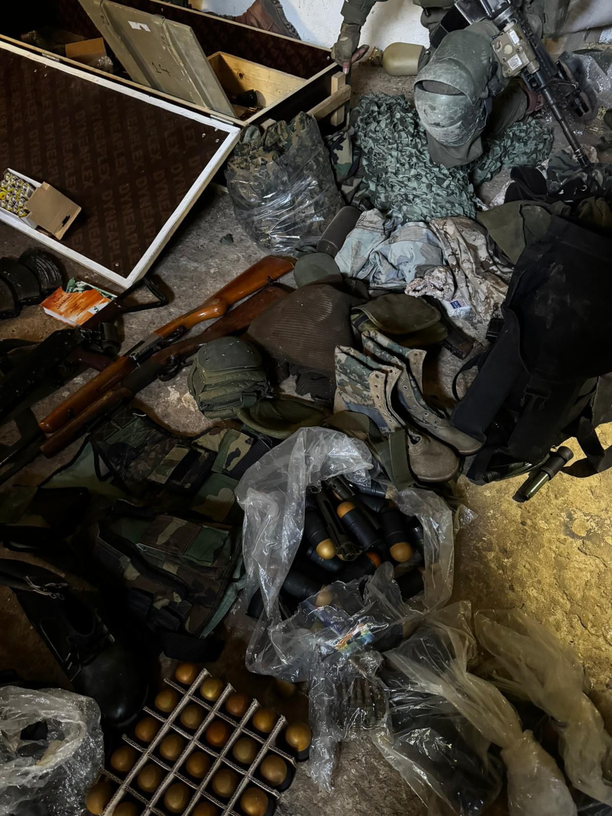 האמל"ח והאופנועים שנתפסו