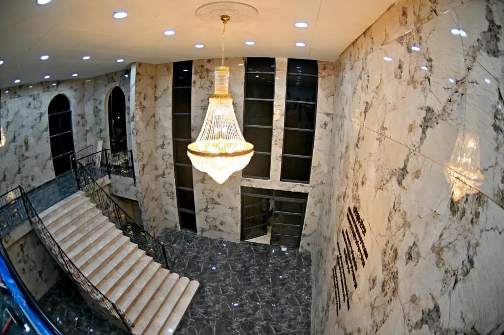 הכנות למעמד חנוכת הבית בויז'ניץ אלעד