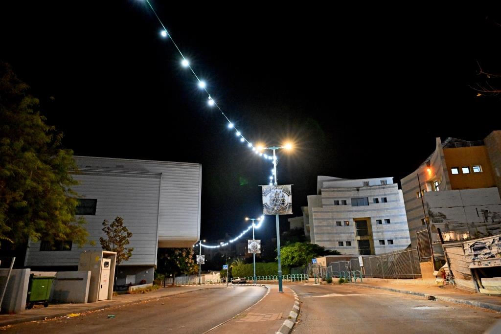 הכנות למעמד חנוכת הבית בויז'ניץ אלעד