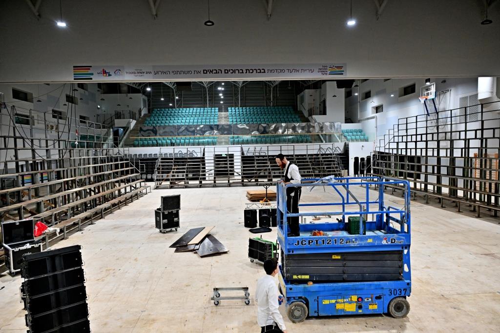 הכנות למעמד חנוכת הבית בויז'ניץ אלעד