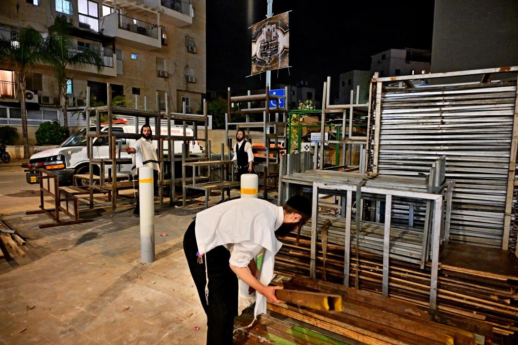 הכנות למעמד חנוכת הבית בויז'ניץ אלעד