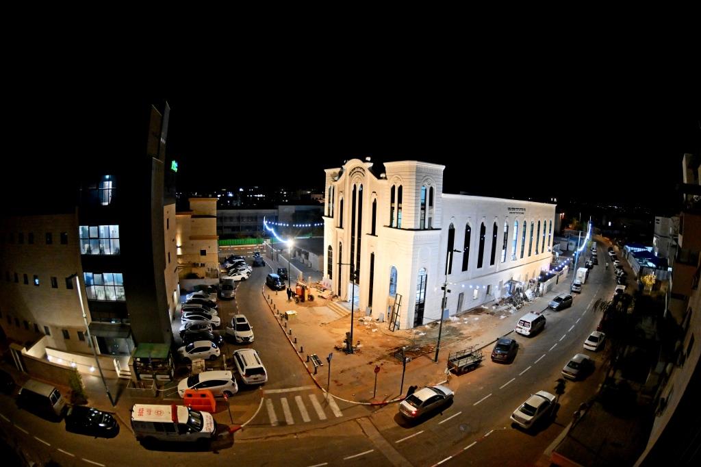 הכנות למעמד חנוכת הבית בויז'ניץ אלעד