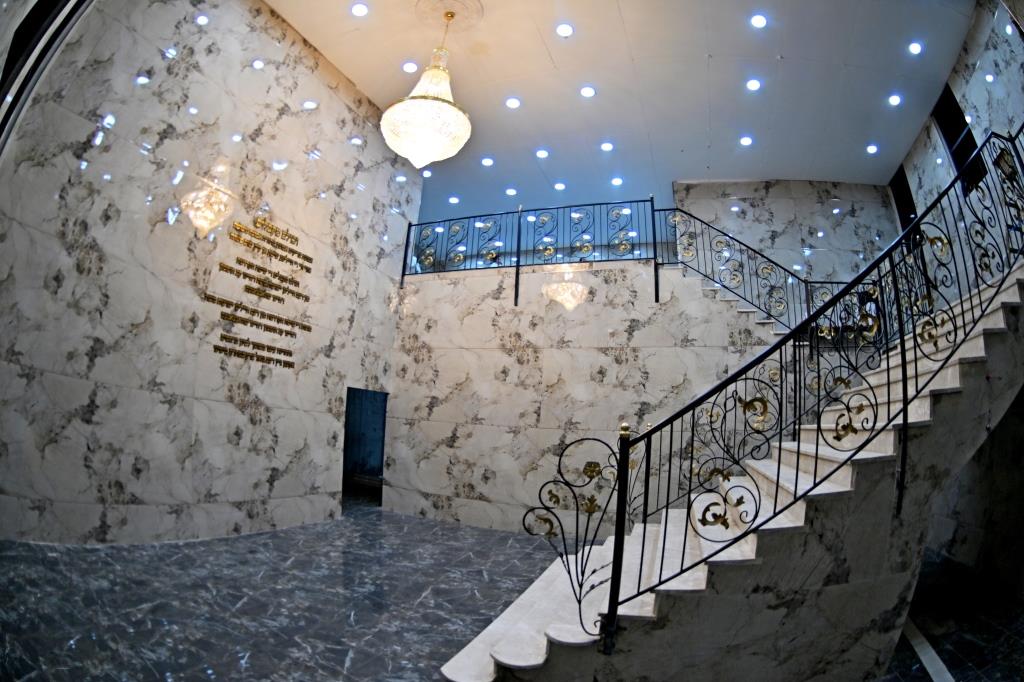 הכנות למעמד חנוכת הבית בויז'ניץ אלעד