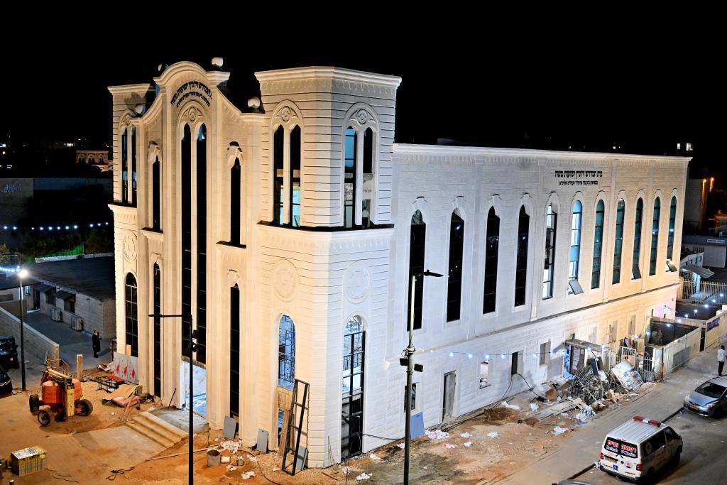 הכנות למעמד חנוכת הבית בויז'ניץ אלעד